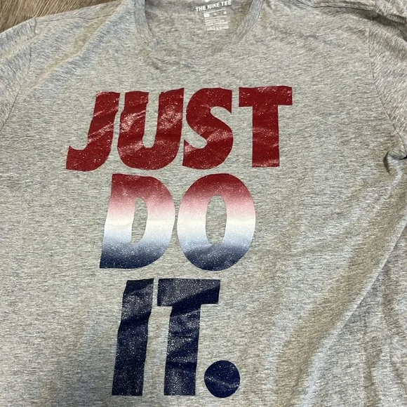 Nike Tee - Picture 2 of 3